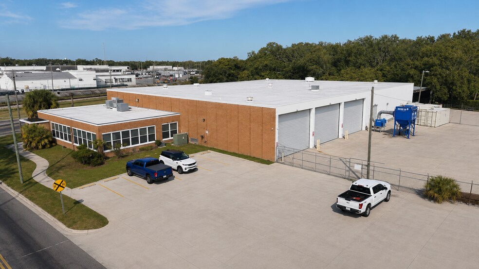 2902 E Sligh Ave, Tampa, FL à louer - Photo du bâtiment - Image 2 de 17
