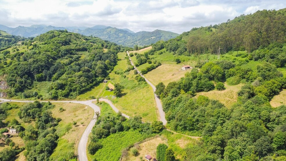 las Cuestas, Oviedo, Asturias for sale - Aerial - Image 3 of 31