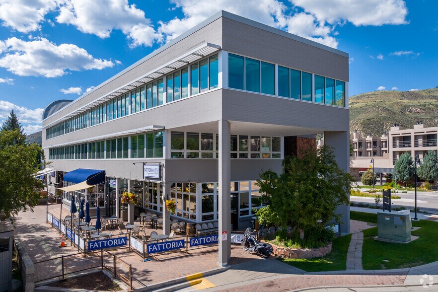 48 E Beaver Creek Blvd, Avon, CO à louer - Photo du bâtiment - Image 2 de 20