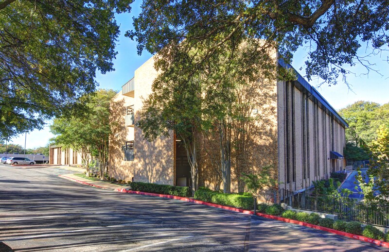 1524 S Interstate 35 S, Austin, TX à louer - Photo du bâtiment - Image 2 de 26