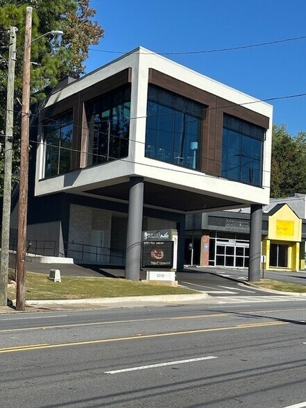 4310 Roswell Rd NE, Atlanta, GA à louer - Photo du bâtiment - Image 2 de 17