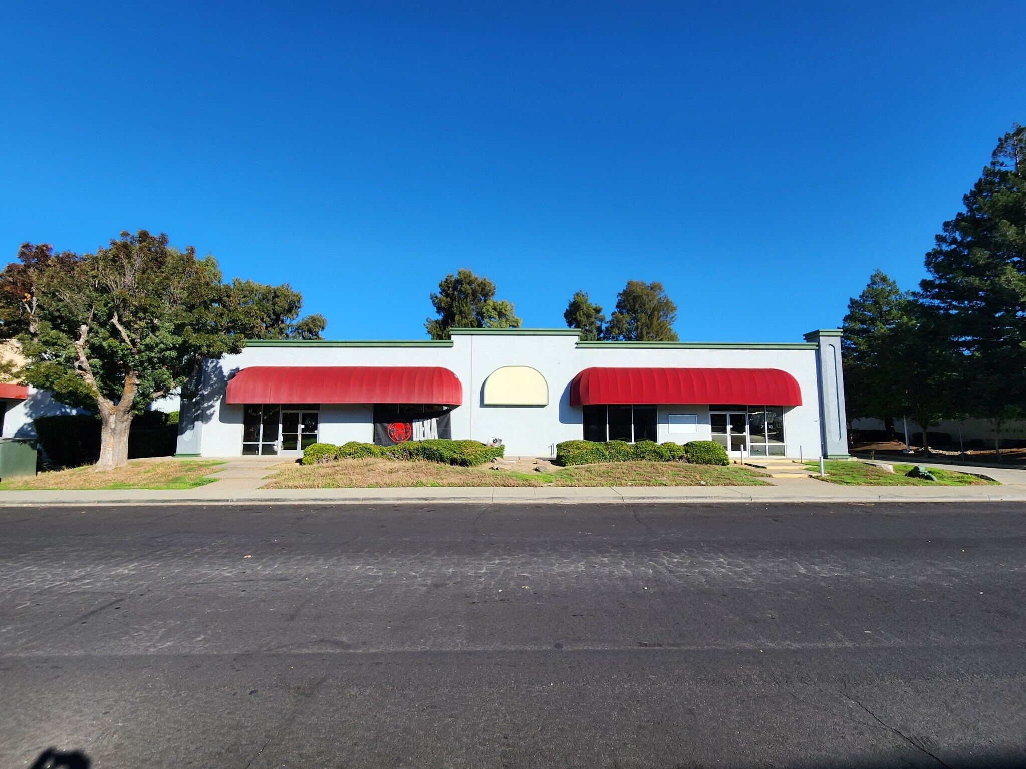 27 Commerce Pl, Vacaville, CA à louer Photo du bâtiment- Image 1 de 8