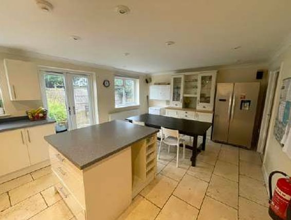 17A Burntwood Ln, Caterham for sale Interior Photo- Image 1 of 4