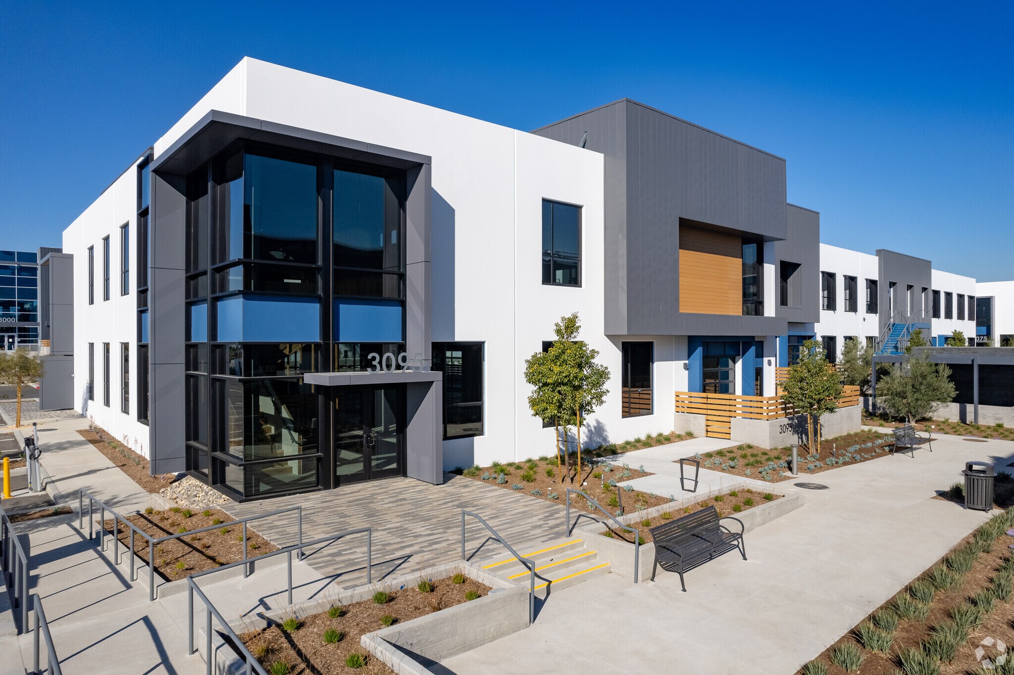 3001 N Hollywood Way, Burbank, CA for lease Building Photo- Image 1 of 26