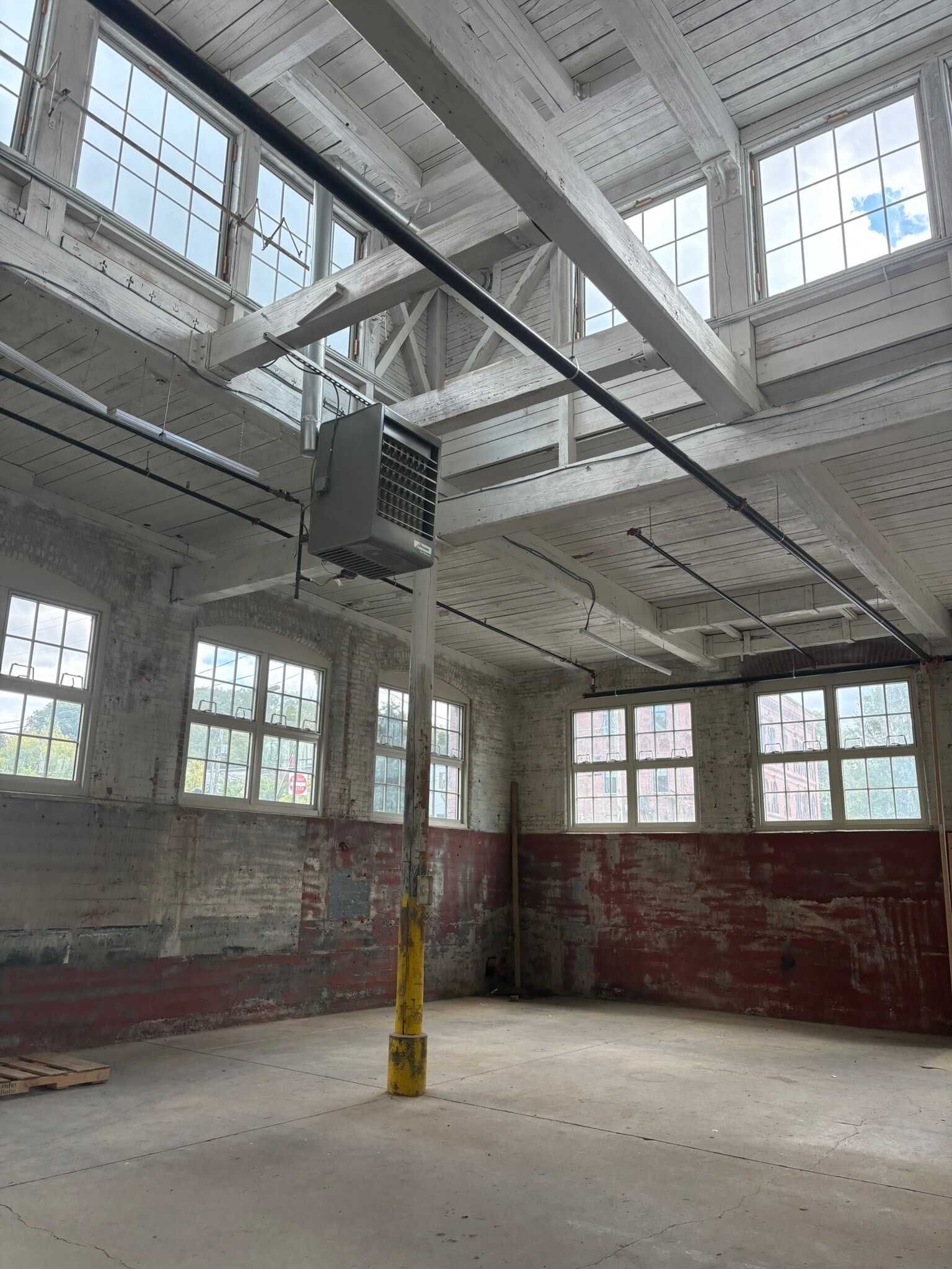 20 Canal St, Franklin, NH for lease Interior Photo- Image 1 of 5