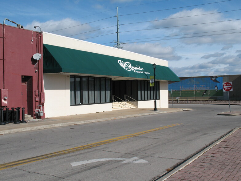 18 N Main St, Cape Girardeau, MO for lease - Building Photo - Image 2 of 17