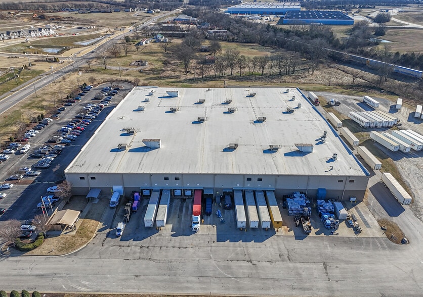 SPRING HILL LOGISTICS CENTER portfolio of 2 properties for sale on LoopNet.ca - Building Photo - Image 3 of 39