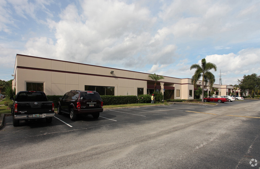 3531-3597 SW Corporate Pky, Palm City, FL à louer - Photo du b timent - Image 2 de 4