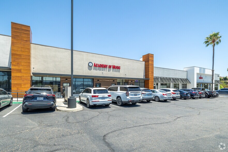 39825 Alta Murrieta Dr, Murrieta, CA à vendre - Photo du bâtiment - Image 3 de 6