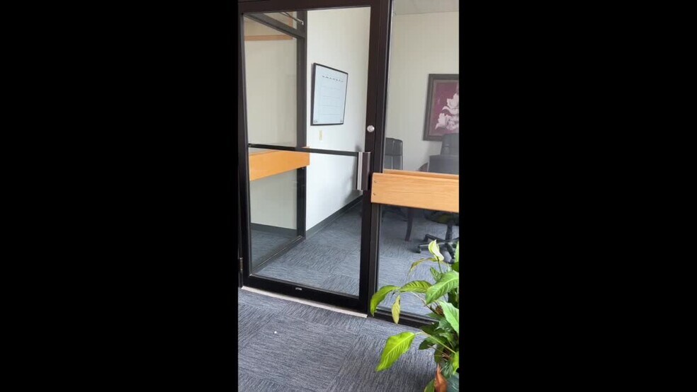 200 N Main St, East Longmeadow, MA à louer - Vidéo sur l’inscription commerciale - Image 2 de 5