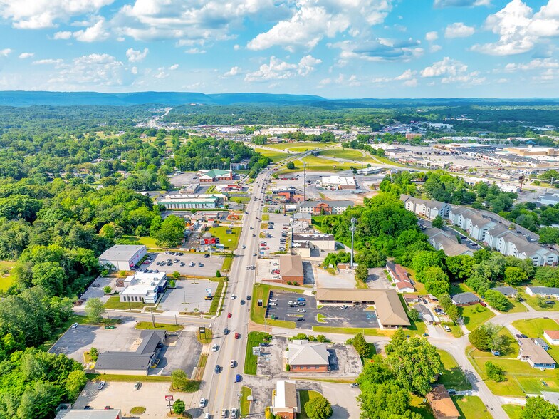 4712 Hixson Pike, Hixson, TN à vendre - Photo du bâtiment - Image 3 de 25