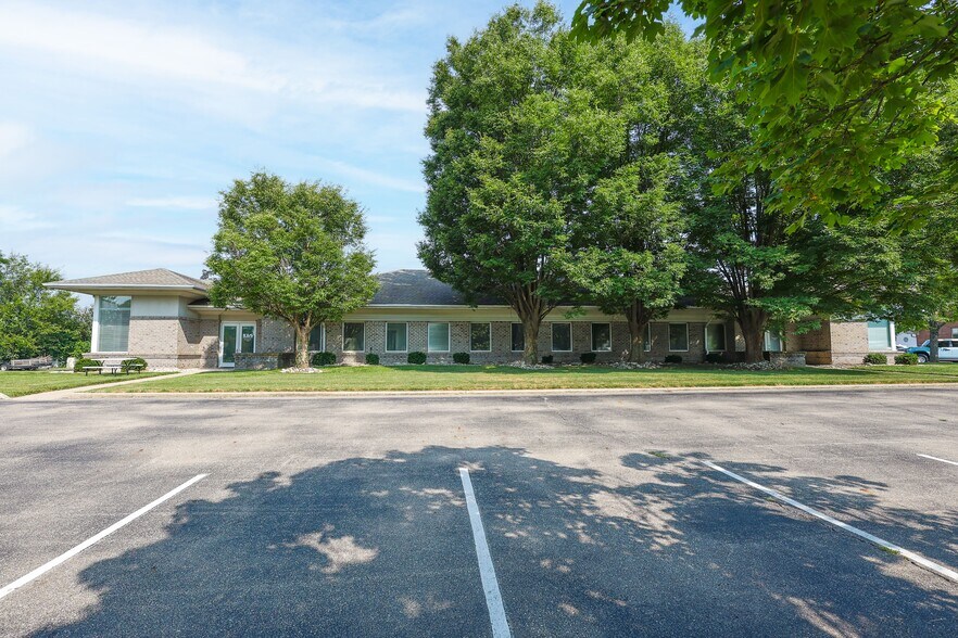 5963 Kentshire Dr, Kettering, OH à vendre - Photo du bâtiment - Image 2 de 37