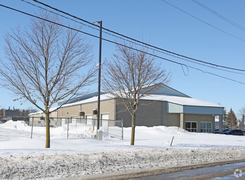 31 Mcbrine Dr, Kitchener, ON for sale - Primary Photo - Image 1 of 1