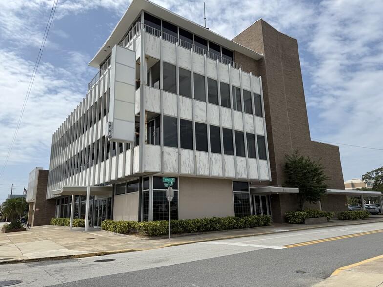 226-230 N Beach St, Daytona Beach, FL for sale - Building Photo - Image 3 of 18