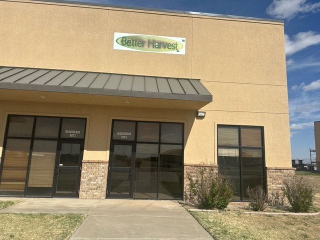 100 Success Blvd, Dumas, TX for lease Primary Photo- Image 1 of 12