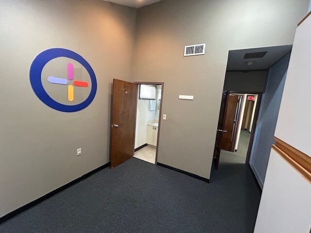 38 S Burnett Rd, Springfield, OH à vendre - Photo intérieure - Image 3 de 8