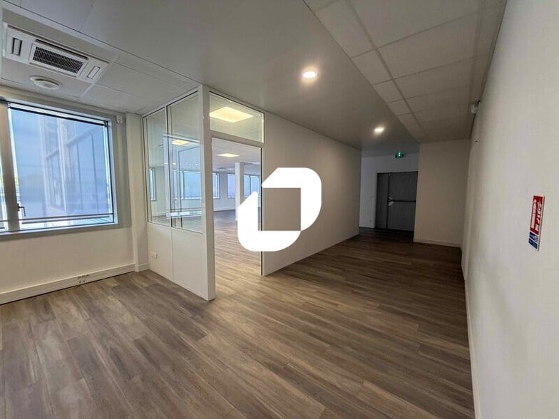 9 Allée Des Impressionnistes, Villepinte for lease - Interior Photo - Image 3 of 11