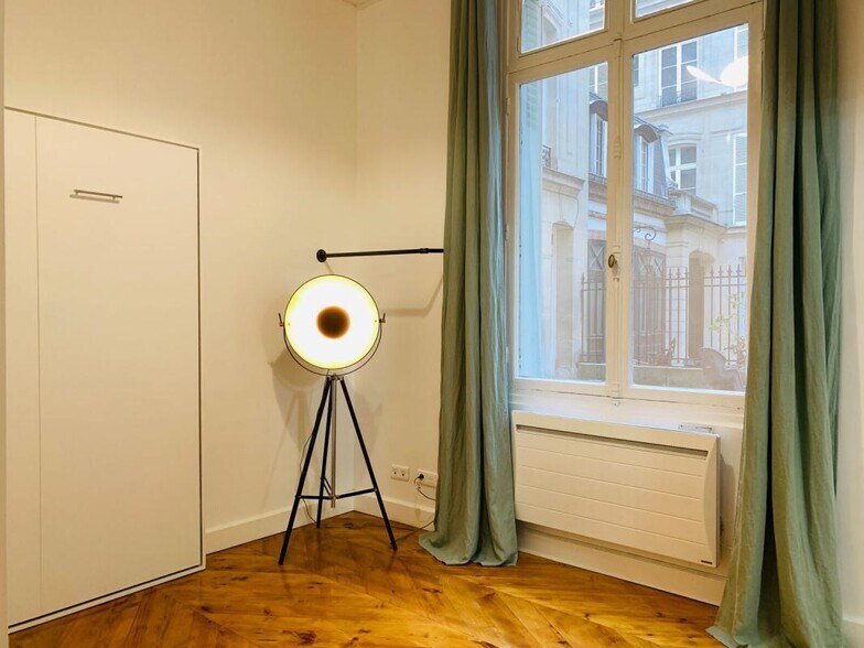 15 Rue De Marignan, Paris for lease - Interior Photo - Image 3 of 5