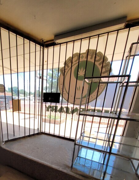 120 N Main St, Waurika, OK à vendre - Photo du bâtiment - Image 3 de 10