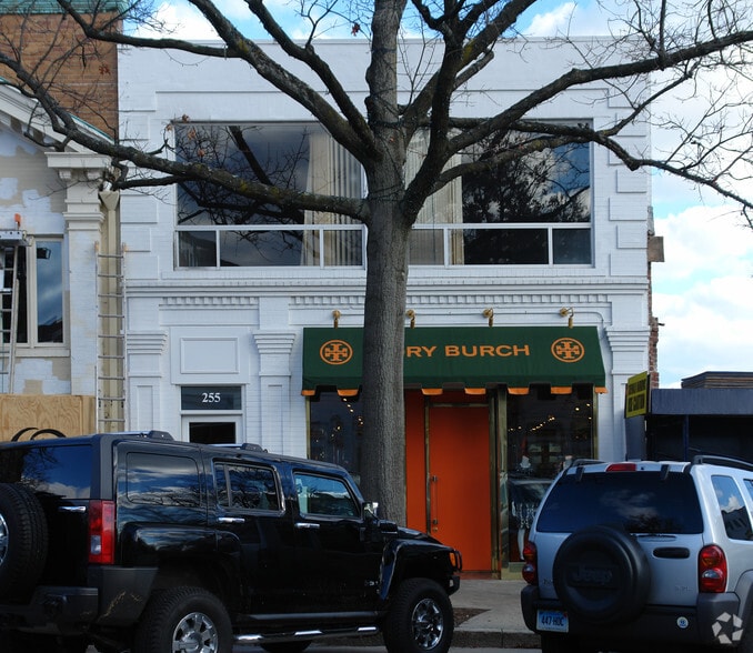 255 Greenwich Ave, Greenwich, CT for lease - Building Photo - Image 3 of 7