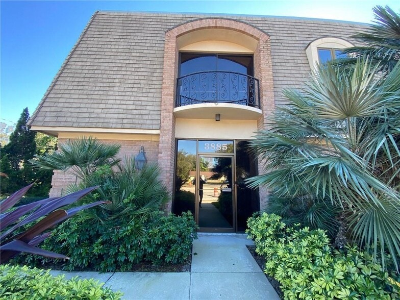 3885 20th St, Vero Beach, FL à louer - Photo du bâtiment - Image 1 de 14