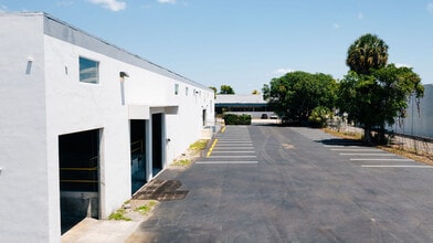 5280 NW 165th St, Hialeah, FL for lease Building Photo- Image 1 of 23