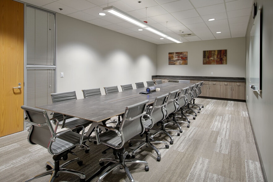 10860 Gold Center Dr, Rancho Cordova, CA for lease - Interior Photo - Image 3 of 31