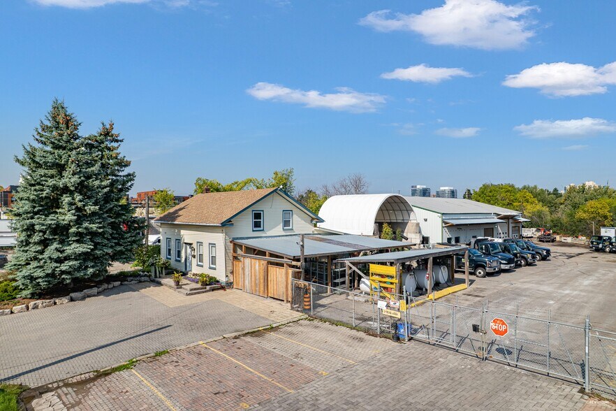 28 Colston Crt, Richmond Hill, ON à vendre - Photo du bâtiment - Image 3 de 7