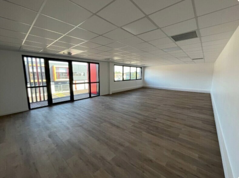 25 Rue Des Usines, Fenouillet à louer - Photo du bâtiment - Image 3 de 5