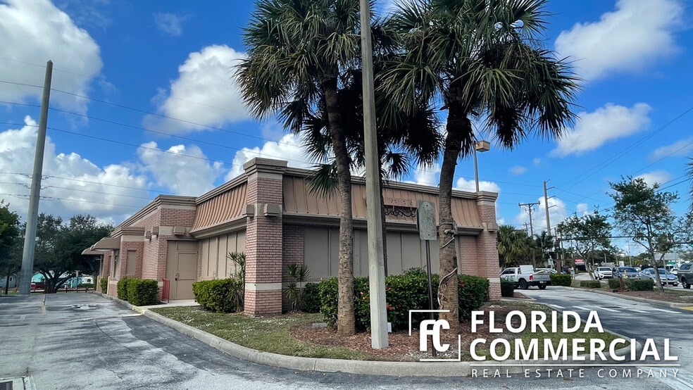 726 SW Federal Hwy, Stuart, FL à louer - Photo du bâtiment - Image 1 de 20