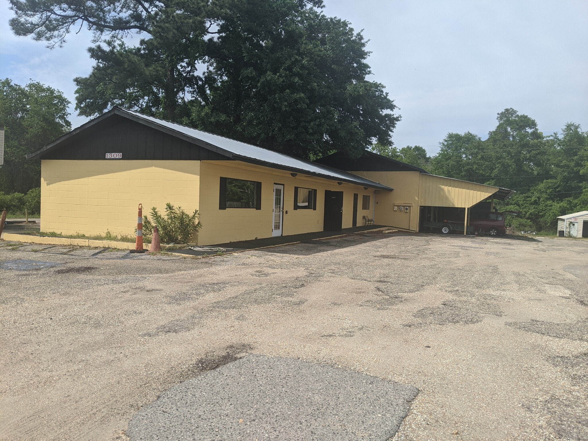 1309 Bienville Blvd, Ocean Springs, MS for sale Primary Photo- Image 1 of 6