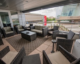 201 S Denver Ave, Tulsa, OK à louer Photo du bâtiment- Image 2 de 6