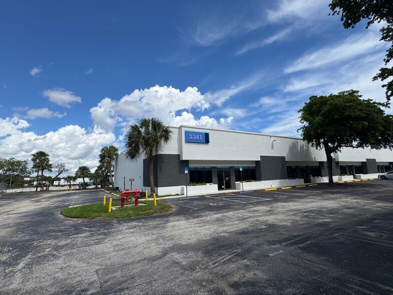 3245-3341 W McNab Rd, Pompano Beach, FL for lease - Building Photo - Image 3 of 22