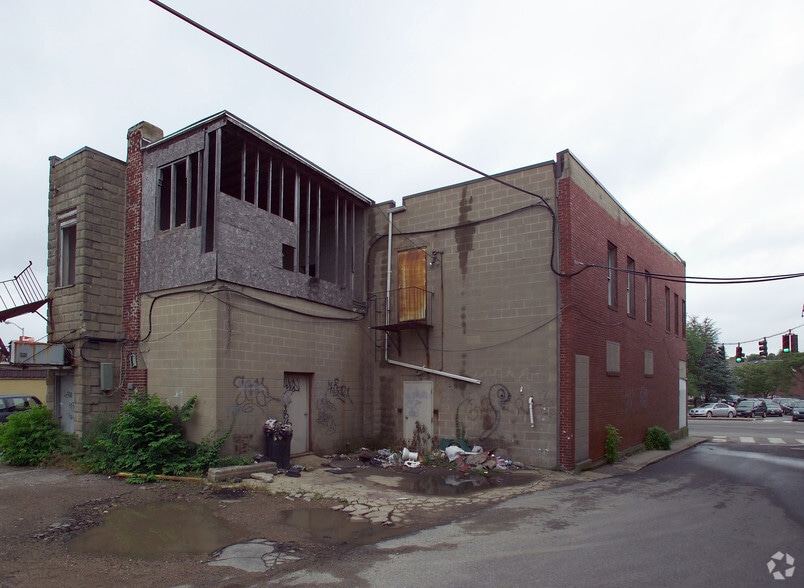 22 Olneyville Sq, Providence, RI à louer - Photo du bâtiment - Image 2 de 9