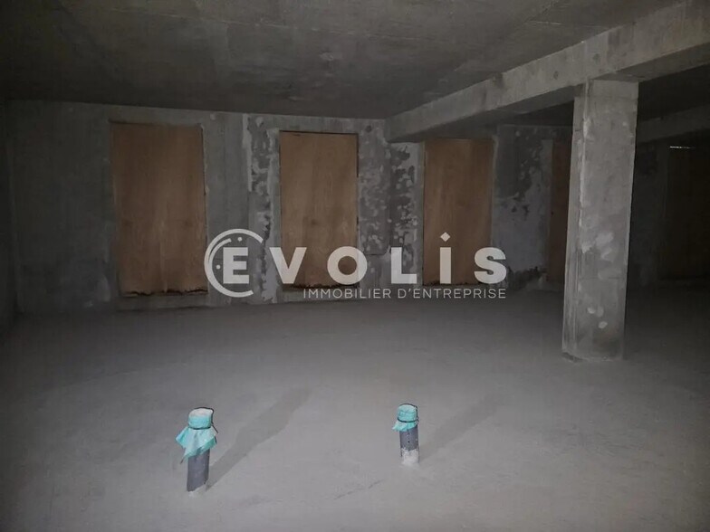 Flex in Vanves for lease - Building Photo - Image 3 of 14