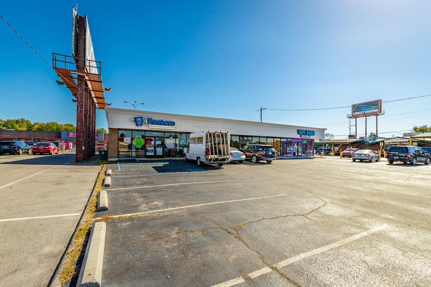 5948 Brainerd Rd, Chattanooga, TN for lease - Building Photo - Image 3 of 18