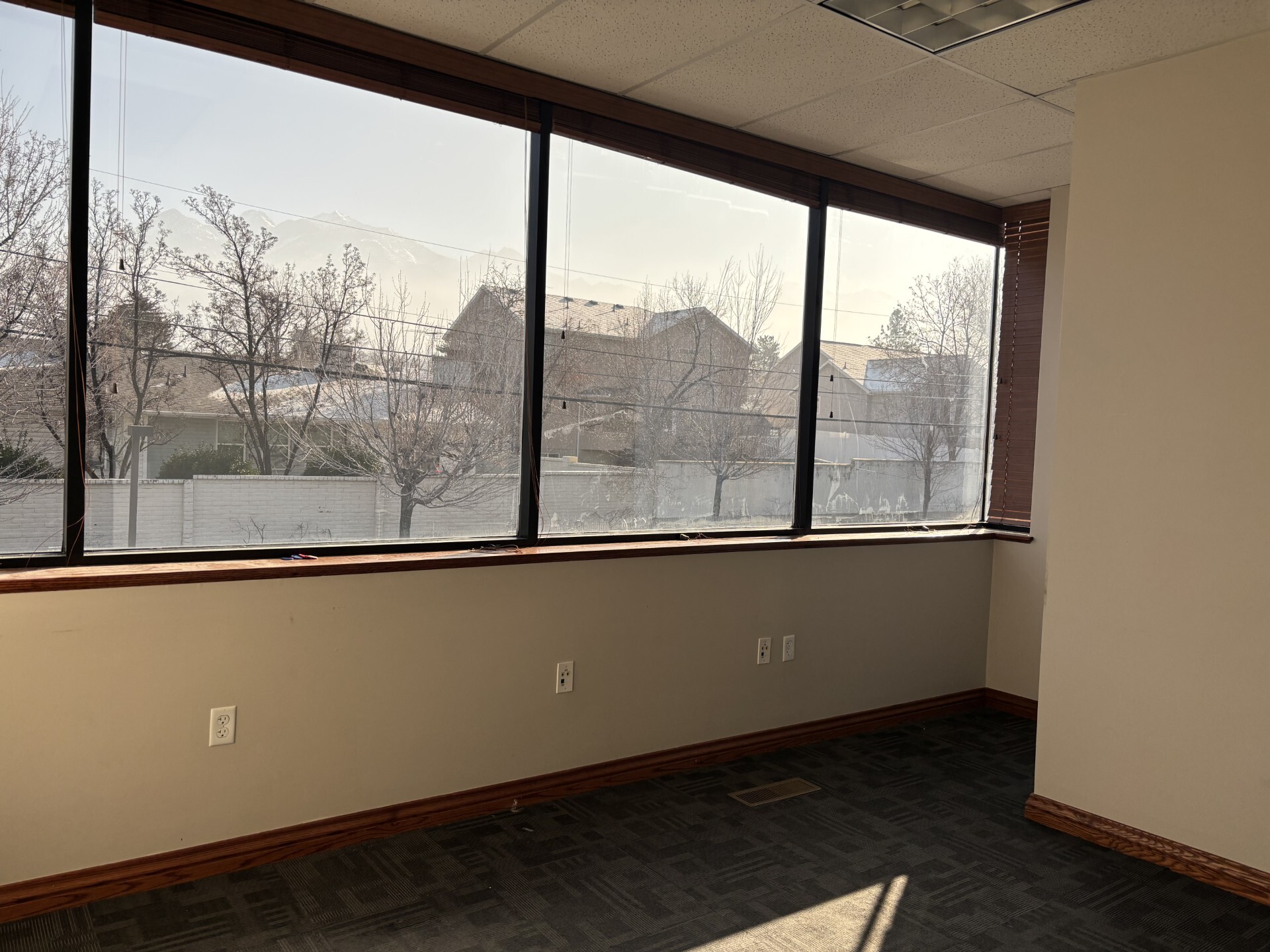 7135 S Highland Dr, Cottonwood Heights, UT à louer Photo intérieure- Image 1 de 6