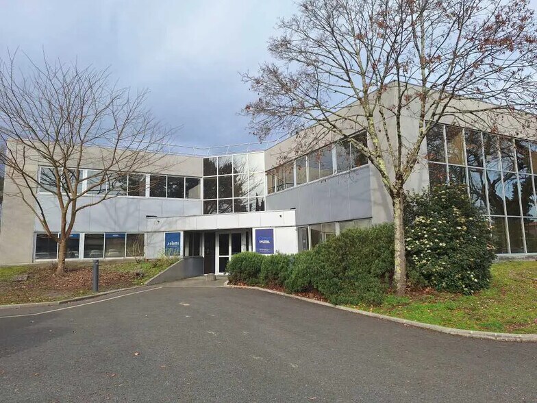 Office in Mérignac for lease - Building Photo - Image 2 of 7