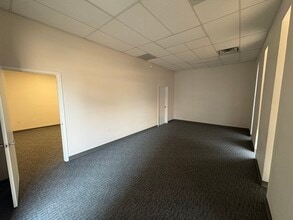 808 S Blue Mound Rd, Fort Worth, TX for lease Interior Photo- Image 1 of 5