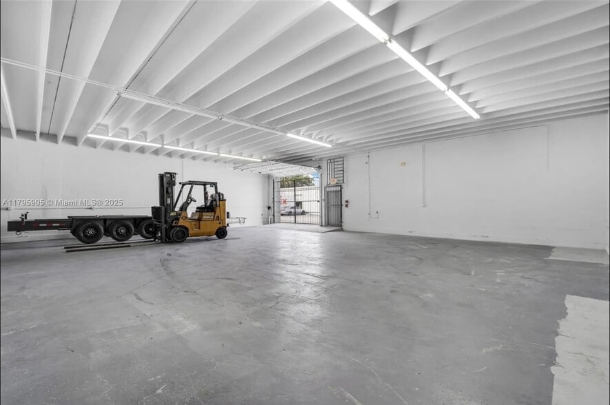 8145 NW 33rd St, Doral, FL for lease - Interior Photo - Image 2 of 20