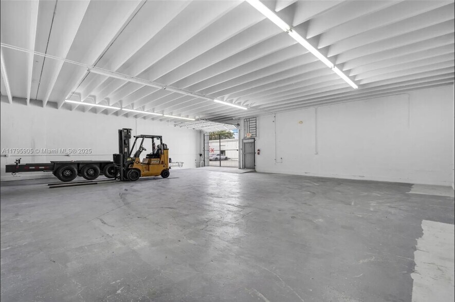 8145 NW 33rd St, Doral, FL à louer - Photo intérieure - Image 2 de 20