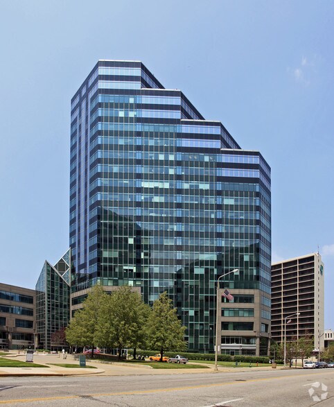 901 Lakeside Ave E, Cleveland, OH à louer - Photo du bâtiment - Image 1 de 8