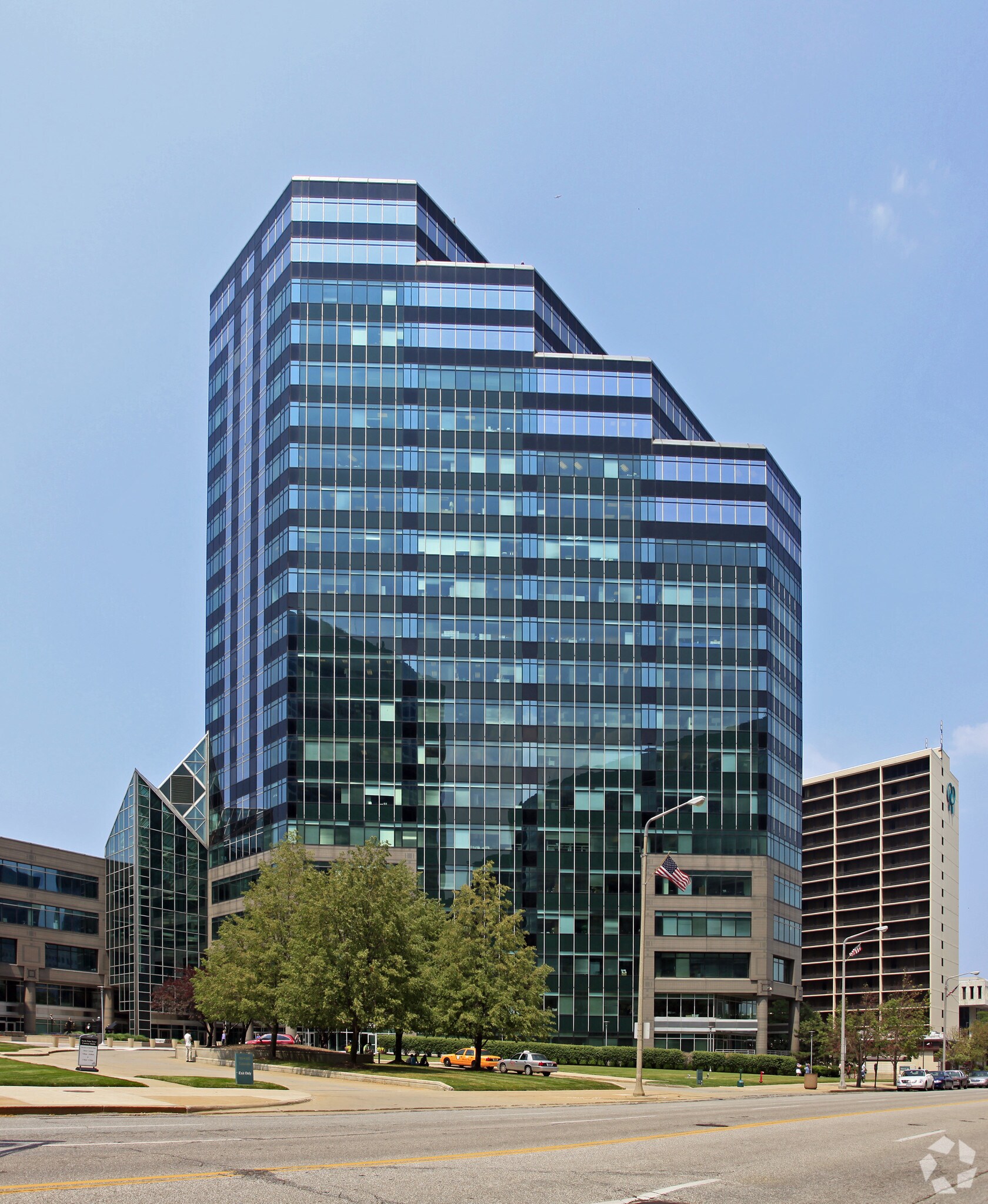 901 Lakeside Ave E, Cleveland, OH à louer Photo du bâtiment- Image 1 de 9