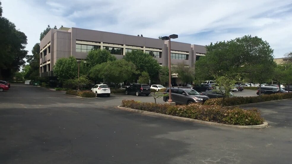 5720 Stoneridge Mall Rd, Pleasanton, CA à louer - Vidéo sur l’inscription commerciale - Image 2 de 9
