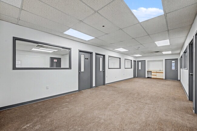 Plus de détails pour 11-25 Harding St, Middletown, NY - Bureau à louer