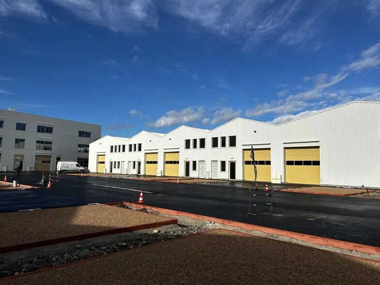 20-26 Rue Marius Grosso, Vaulx-en-Velin for lease - Building Photo - Image 1 of 17