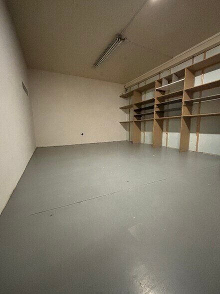 61 Route De Crémieu, Tignieu-Jameyzieu for lease - Interior Photo - Image 3 of 3