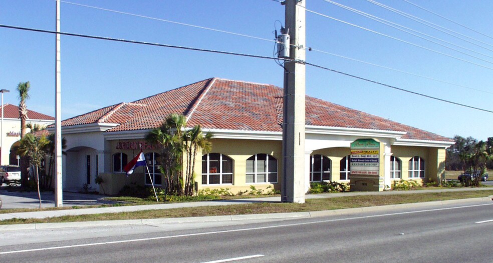 7630 N Wickham Rd, Melbourne, FL à louer - Photo du bâtiment - Image 2 de 14