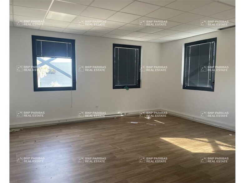 Office in Vendargues for sale - Interior Photo - Image 3 of 12