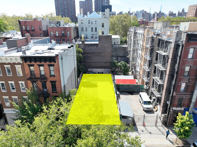 410 E 115th St, New York, NY à vendre - Photo du bâtiment - Image 3 de 4